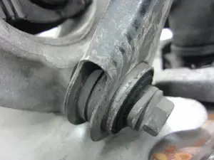 Foto de BRAZO SUSPENSION INFERIOR TRASERO IZQUIERDO PORSCHE MACAN (95BA) referencia 8K0501529L foto 2