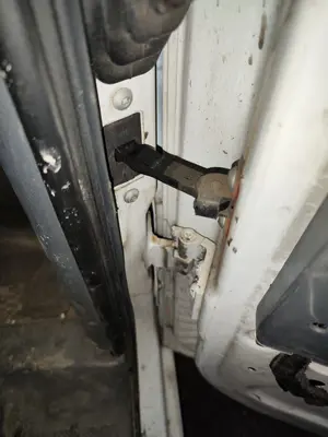 Foto de RETENEDOR PUERTA MERCEDES-BENZ VITO FURGÓN (639) 2.1 CDI CAT (109 CV / 80 KW)