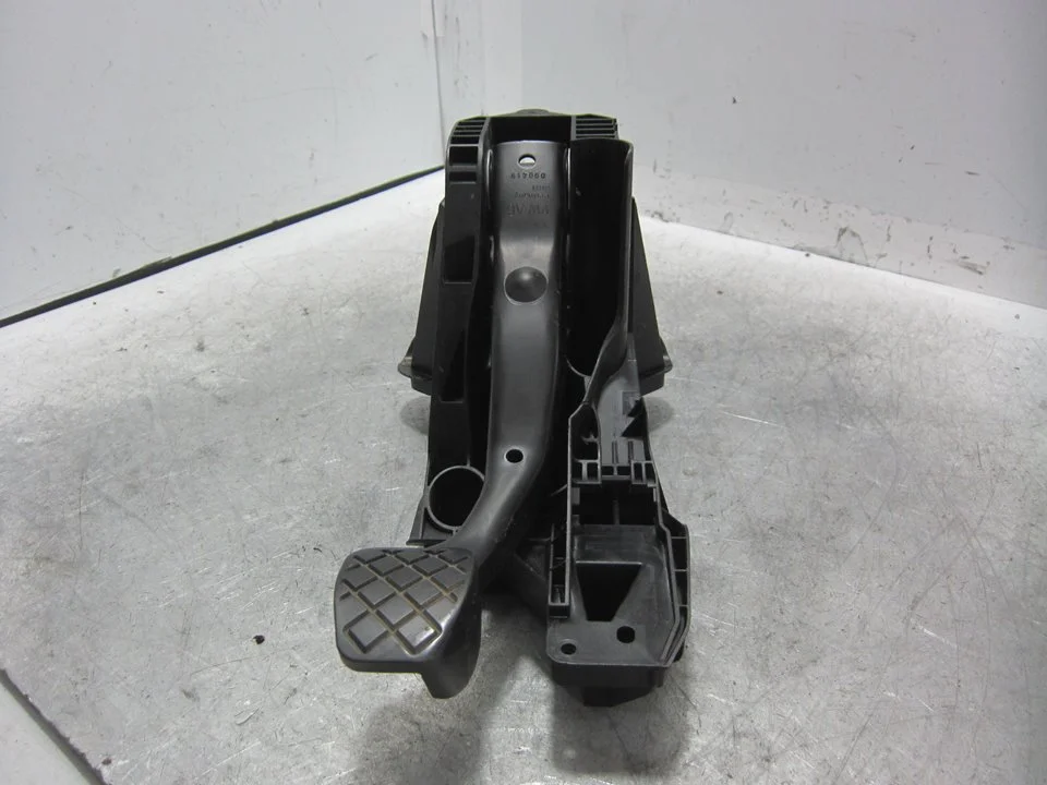 Foto de PEDAL FRENO VOLKSWAGEN GOLF VII BERLINA (BQ1/BE2) 1.6 TDI (116 CV / 85 KW) referencia 5Q1721058DL