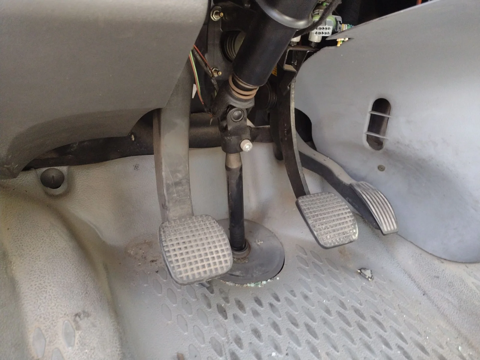 Foto de PEDAL ACELERADOR IVECO DAILY FURGÓN 2.3 Diesel (97 CV / 71 KW)