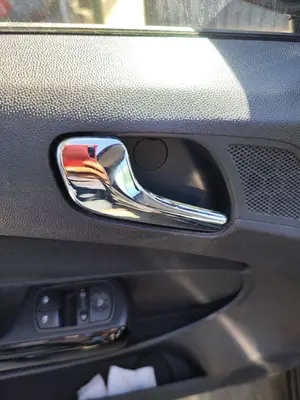 Foto de MANETA INTERIOR DELANTERA IZQUIERDA OPEL CORSA D 1.2 16V CAT (Z 12 XEP / LB4) (80 CV / 59 KW)