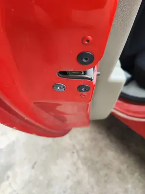 Foto de CERRADURA PUERTA TRASERA IZQUIERDA RENAULT CLIO III 1.5 dCi Diesel CAT (86 CV / 63 KW)