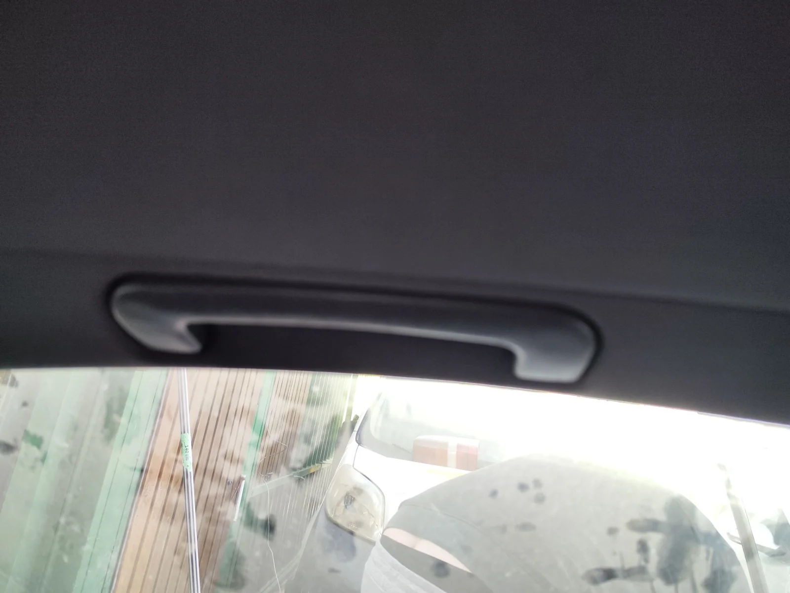 Foto de ASIDERO TECHO TRASERO IZQUIERDO AUDI A6 BERLINA (4B2) 2.5 V6 24V TDI (150 CV / 110 KW)