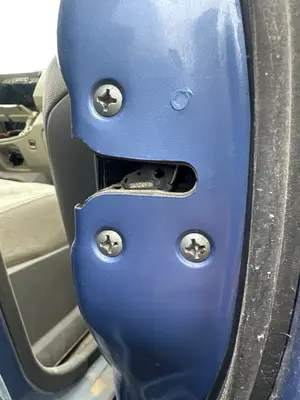 Foto de CERRADURA PUERTA DELANTERA DERECHA NISSAN MICRA (K12E) 1.2 CAT (65 CV / 48 KW)