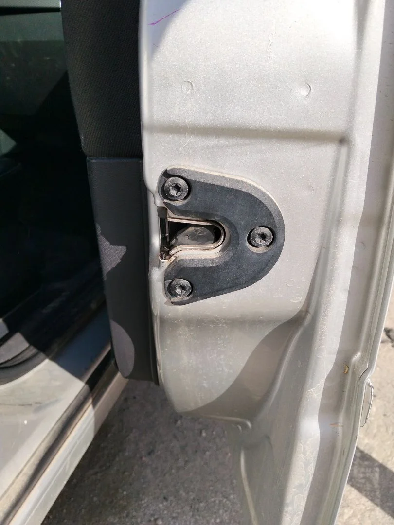 Foto de CERRADURA PUERTA DELANTERA DERECHA OPEL MERIVA 1.7 16V CDTI (101 CV / 74 KW) referencia 13154792