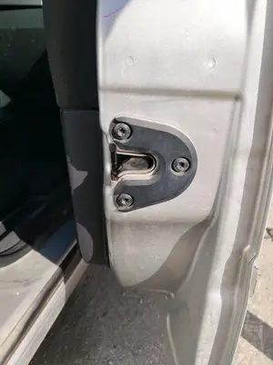 Foto de CERRADURA PUERTA DELANTERA DERECHA OPEL MERIVA 1.7 16V CDTI (101 CV / 74 KW) referencia 13154792