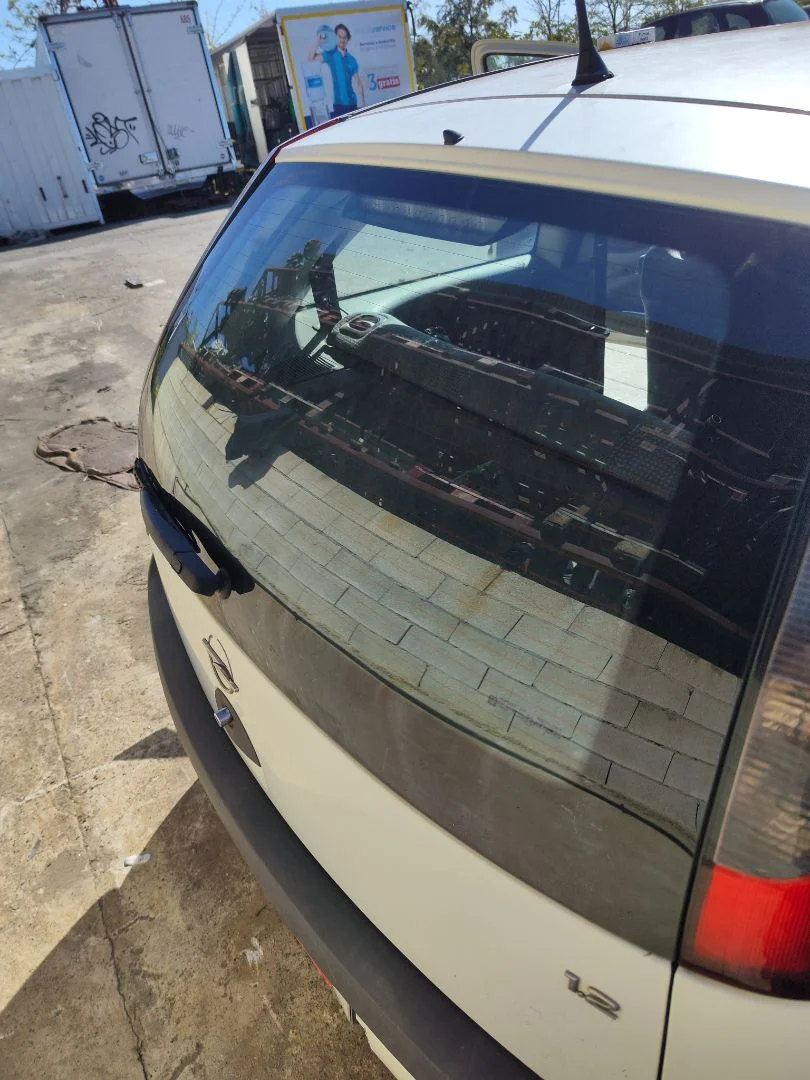 Foto de GOMAS CONTORNO PUERTA OPEL CORSA C 1.2 16V CAT (Z 12 XE / LW4) (75 CV / 55 KW)