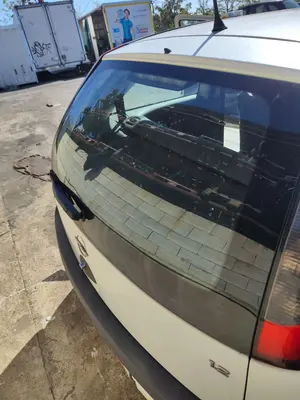 Foto de GOMAS CONTORNO PUERTA OPEL CORSA C 1.2 16V CAT (Z 12 XE / LW4) (75 CV / 55 KW)