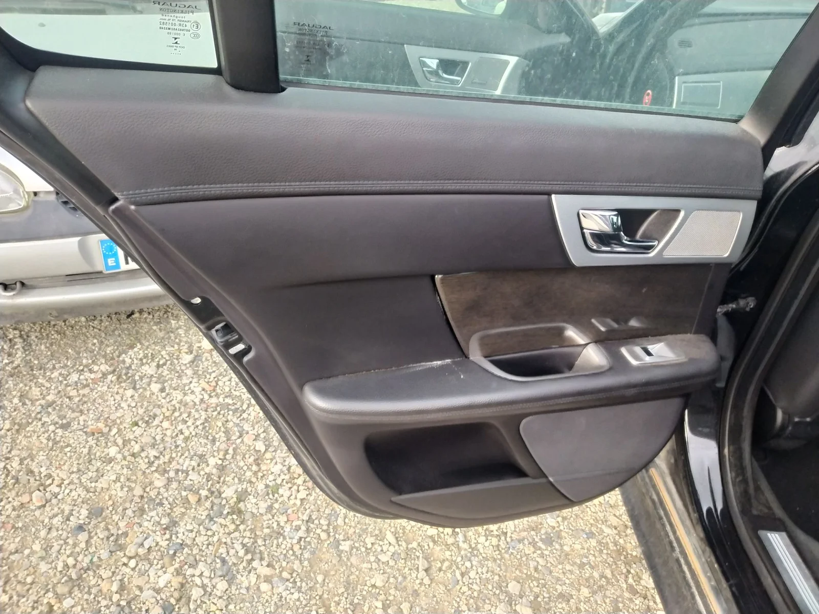 Foto de CERRADURA PUERTA TRASERA IZQUIERDA JAGUAR XF 3.0 V6 Diesel CAT (241 CV / 177 KW) referencia C2P 25991