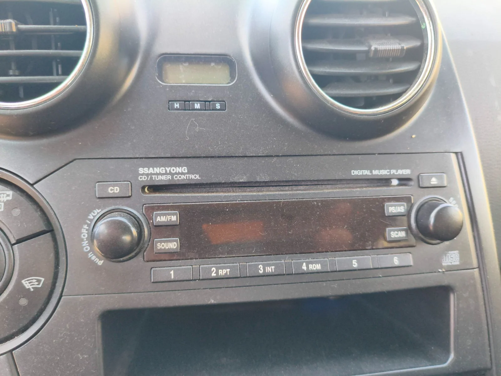 Foto de SISTEMA AUDIO / RADIO CD SSANGYONG ACTYON 2.0 TD CAT (141 CV / 104 KW)