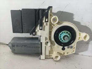 Foto de MOTOR ELEVALUNAS TRASERO DERECHO SEAT LEON (1P1) referencia 1K0959704G foto 4