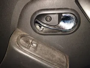 Foto de MANETA INTERIOR DELANTERA DERECHA DACIA DUSTER I 1.2 16V TCE CAT (125 CV / 92 KW) referencia 8200733847