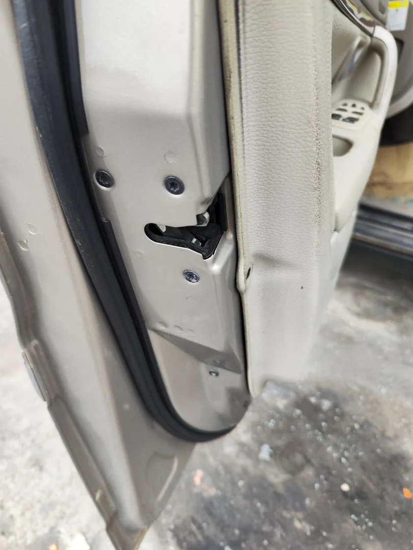 Foto de CERRADURA PUERTA DELANTERA IZQUIERDA VOLVO S80 BERLINA 2.4 Diesel (131 CV / 96 KW)