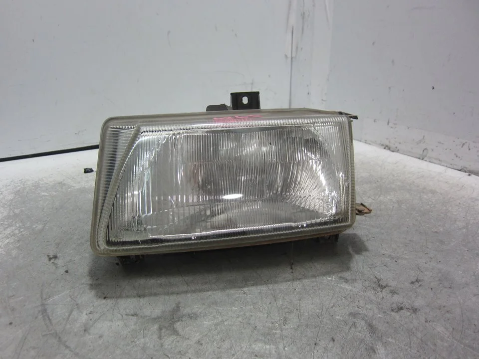 Foto de FARO IZQUIERDO SEAT IBIZA (6K1) 1.4 16V (101 CV / 74 KW) referencia 6K0941009