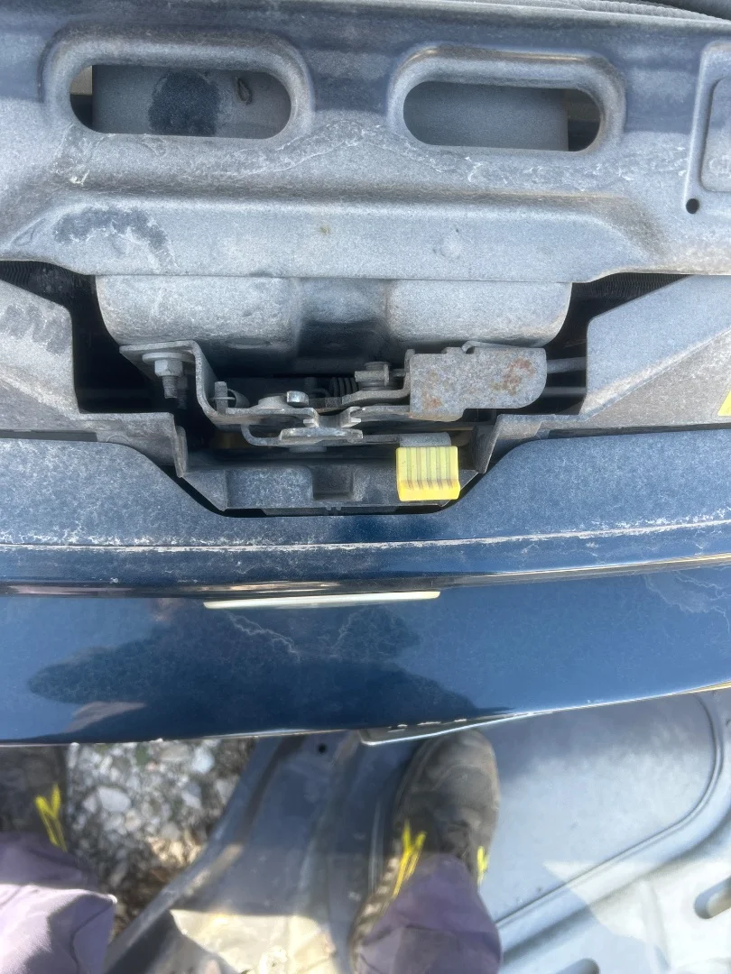 Foto de CERRADURA CAPO FORD MONDEO FD BERL./TURNIER 1.8 16V CAT (116 CV / 85 KW)