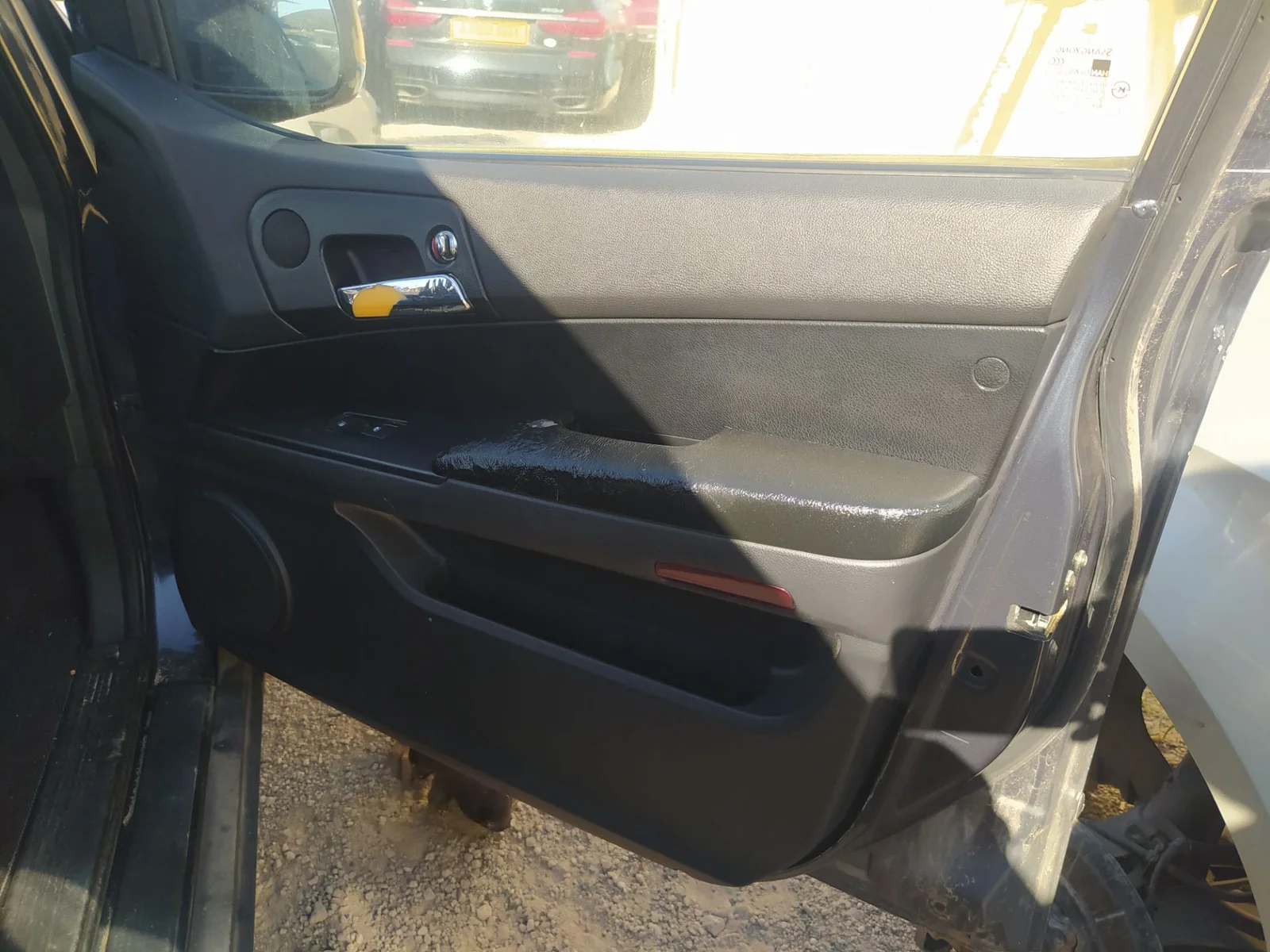 Foto de GUARNECIDO PUERTA DELANTERA DERECHA SSANGYONG ACTYON 2.0 TD CAT (141 CV / 104 KW)