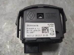 Foto de MANDO REGULACION FAROS RENAULT CLIO IV GRANDTOUR 0.9 Energy (90 CV / 66 KW) referencia 251900567R foto 3