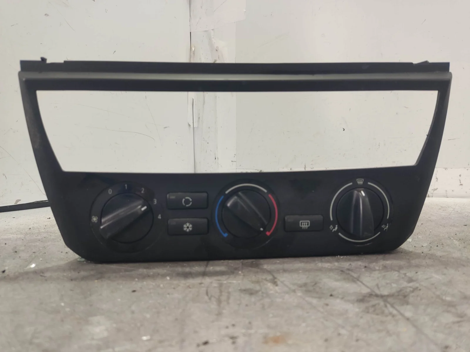 Foto de MANDO CALEFACCION / AIRE ACONDICIONADO BMW SERIE X3 (E83) 2.0 Turbodiesel CAT (177 CV / 130 KW) referencia 64113420905