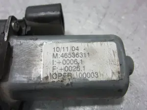 Foto de MOTOR ELEVALUNAS DELANTERO DERECHO FIAT II PUNTO (188) BERLINA 1.4 (95 CV / 70 KW) referencia 46536311 foto 3