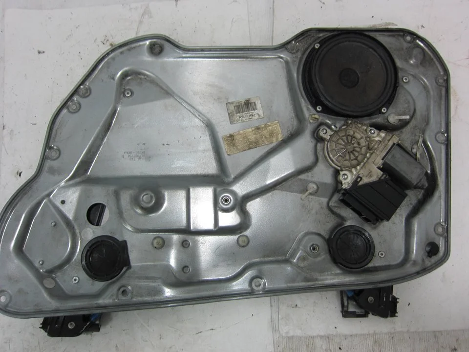 Foto de ELEVALUNAS DELANTERO DERECHO SEAT CORDOBA BERLINA (6L2) 1.9 TDI (101 CV / 74 KW) referencia 6L4837756N