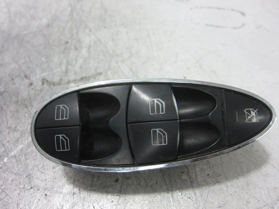 Foto de MANDO ELEVALUNAS DELANTERO IZQUIERDO MERCEDES-BENZ CLASE E (BM 211) BERLINA 2.2 CDI CAT (150 CV / 110 KW) referencia A2118219951
