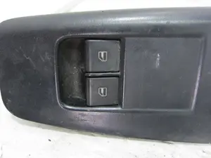 Foto de MANDO ELEVALUNAS DELANTERO IZQUIERDO VOLKSWAGEN POLO IV (9N3) 1.4 FSI (86 CV / 63 KW) referencia 6Q1867171E foto 2