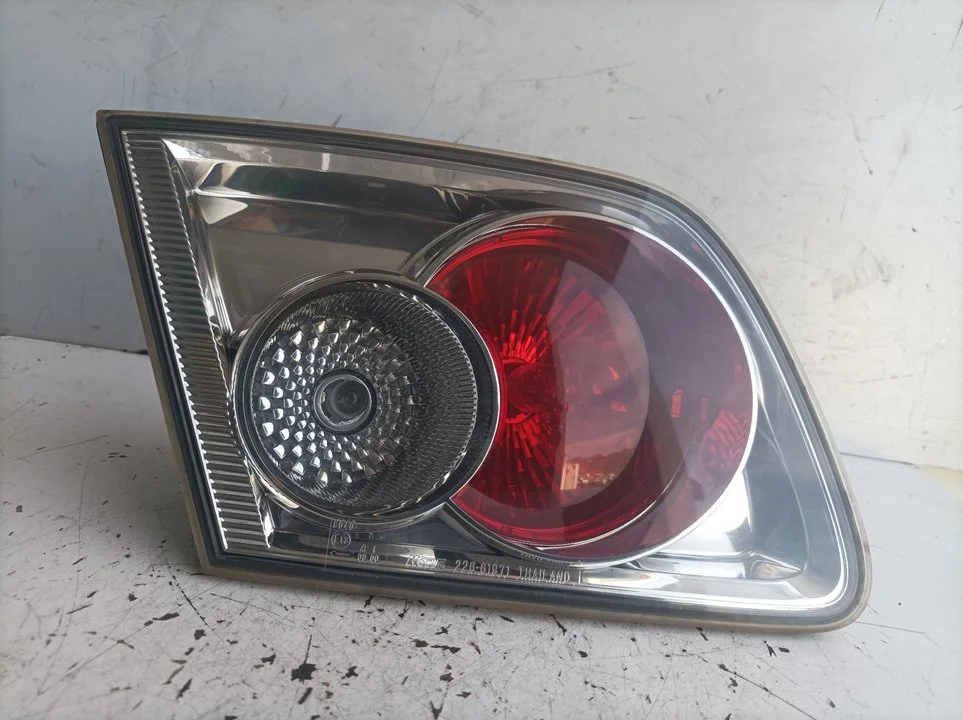 Foto de PILOTO TRASERO IZQUIERDO INTERIOR MAZDA 6 BERLINA (GG) referencia 22661971