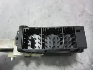 Foto de MOTOR ELEVALUNAS DELANTERO DERECHO SEAT IBIZA (6L1) 1.9 TDI (101 CV / 74 KW) referencia 101386102 foto 2