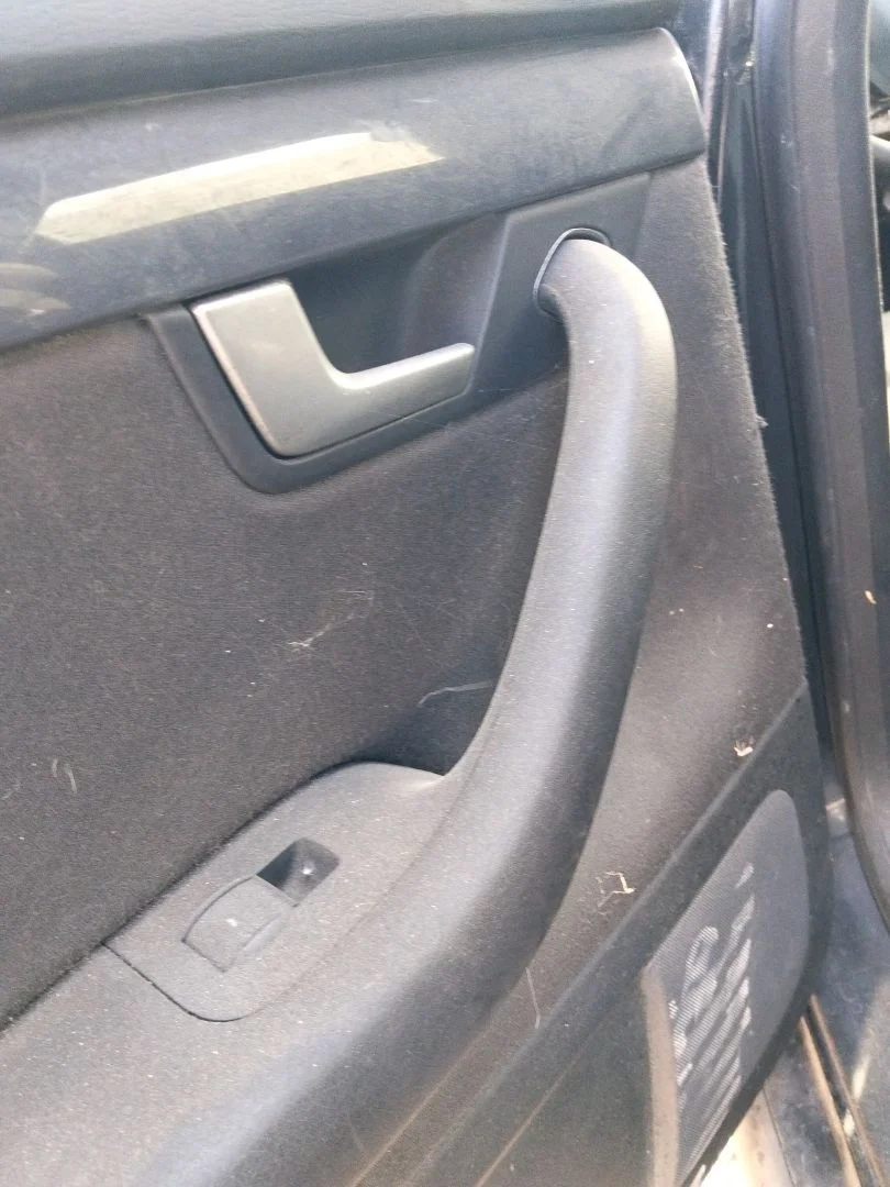 Foto de MANETA INTERIOR TRASERA IZQUIERDA AUDI A4 AVANT (8E) 1.9 TDI (131 CV / 96 KW) referencia 8E0839019C FKZ