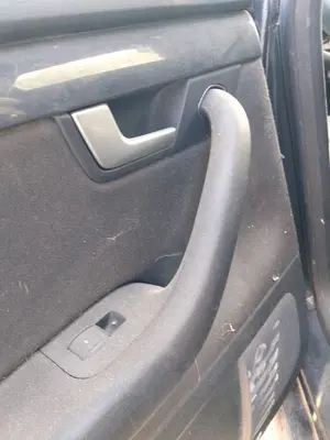 Foto de MANETA INTERIOR TRASERA IZQUIERDA AUDI A4 AVANT (8E) 1.9 TDI (131 CV / 96 KW) referencia 8E0839019C FKZ