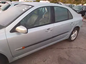 Foto de PUERTA TRASERA IZQUIERDA RENAULT LAGUNA II (BG0) 2.2 dCi Turbodiesel (150 CV / 110 KW) referencia 7751472439