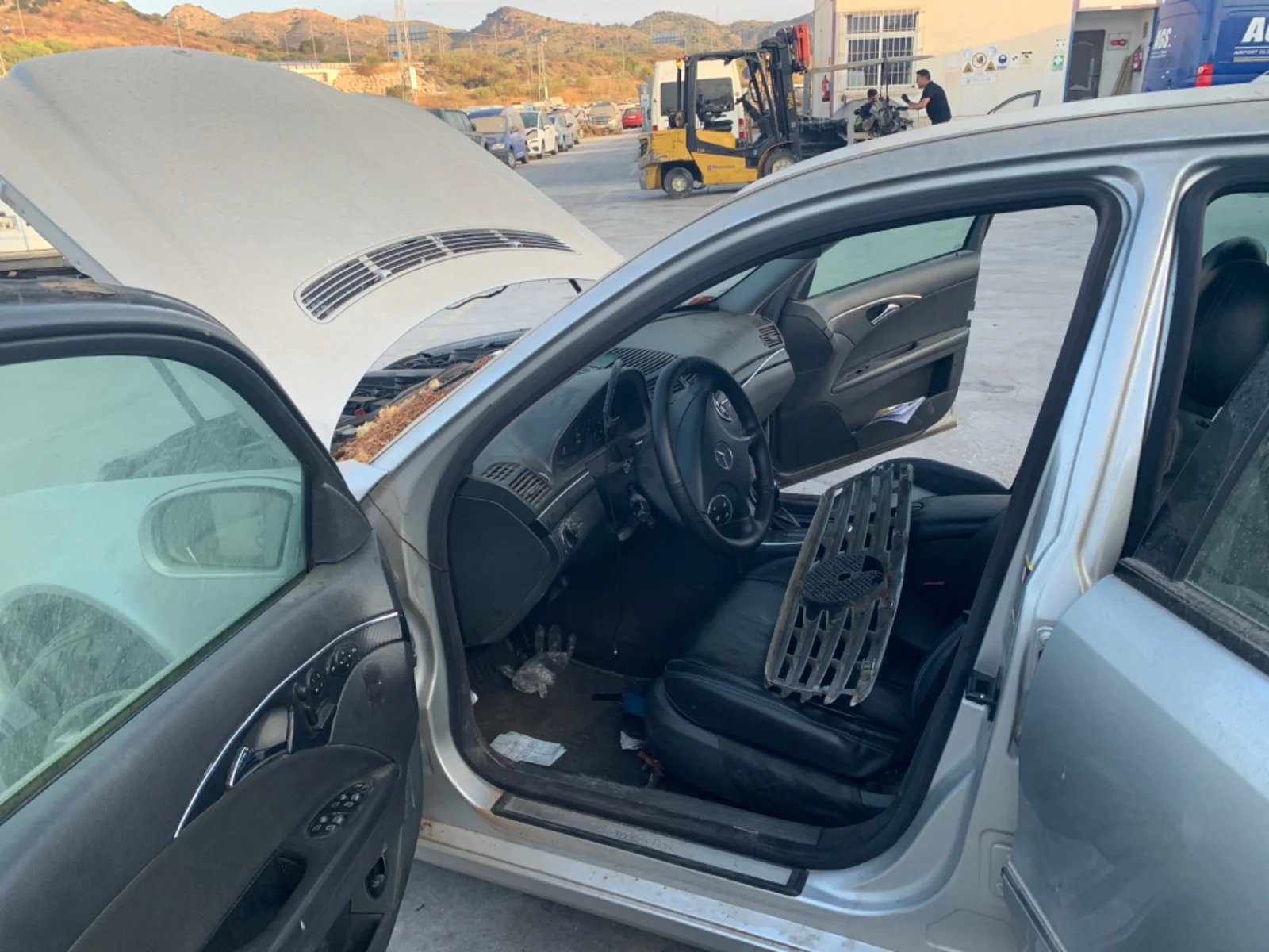 Foto de GOMAS CONTORNO PUERTA MERCEDES-BENZ CLASE E (BM 211) BERLINA 2.7 CDI CAT (177 CV / 130 KW)