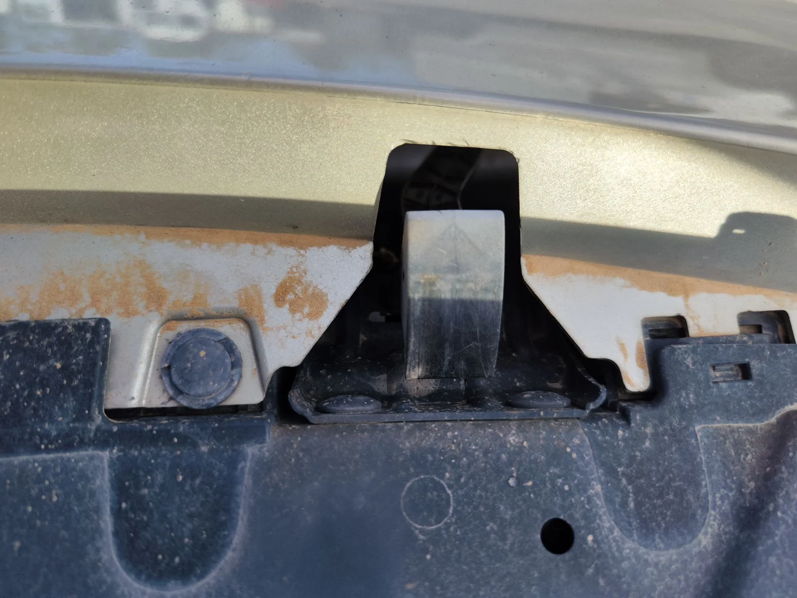 Foto de CERRADURA CAPO RENAULT MEGANE II COUPE/CABRIO 1.5 dCi Diesel (106 CV / 78 KW) referencia 8200236512