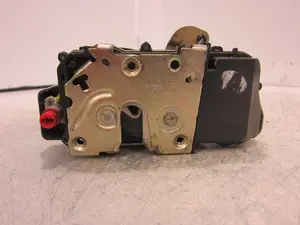 Foto de CERRADURA PUERTA TRASERA IZQUIERDA PEUGEOT 406 BERLINA (S1/S2) 3.0 V6 24V CAT (190 CV / 140 KW)