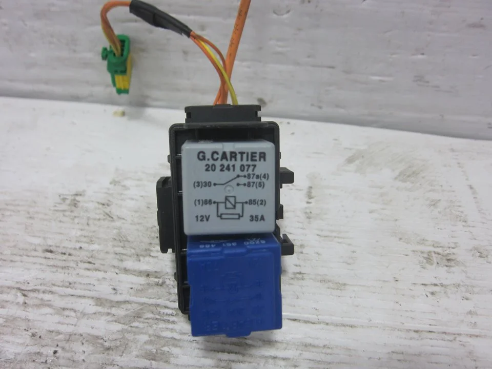 Foto de CAJA RELES / FUSIBLES RENAULT CLIO III 1.5 dCi Diesel (68 CV / 50 KW) referencia 8200222933