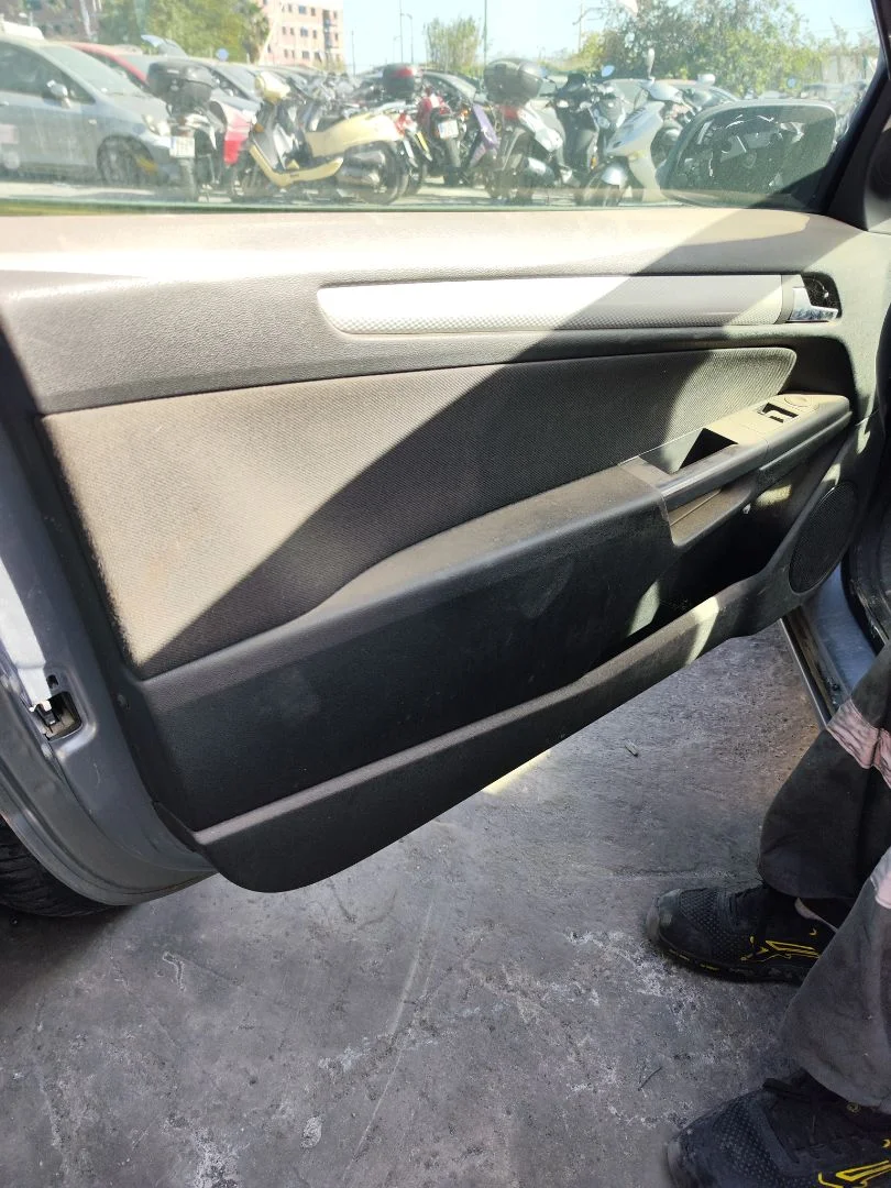 Foto de GUARNECIDO PUERTA DELANTERA IZQUIERDA OPEL ASTRA H GTC 1.7 16V CDTI (101 CV / 74 KW)