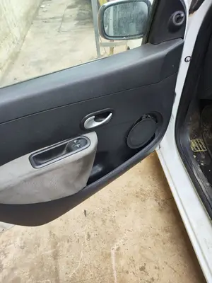 Foto de ELEVALUNAS DELANTERO IZQUIERDO RENAULT CLIO III 1.5 dCi Diesel FAP (75 CV / 55 KW)