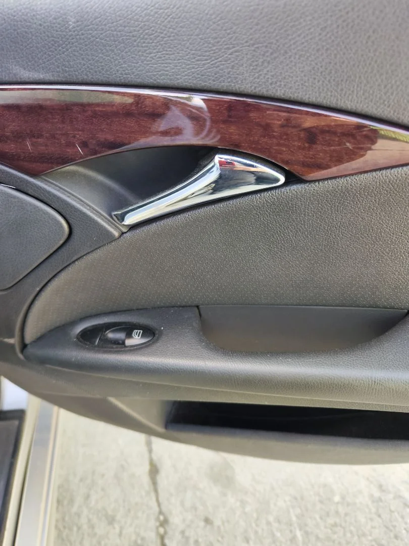 Foto de MANETA INTERIOR TRASERA DERECHA MERCEDES-BENZ CLASE E (BM 211) BERLINA 3.0 CDI CAT (190 CV / 140 KW) referencia A2117300228 9E97