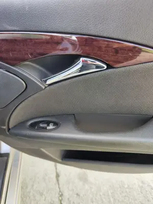 Foto de MANETA INTERIOR TRASERA DERECHA MERCEDES-BENZ CLASE E (BM 211) BERLINA 3.0 CDI CAT (190 CV / 140 KW) referencia A2117300228 9E97