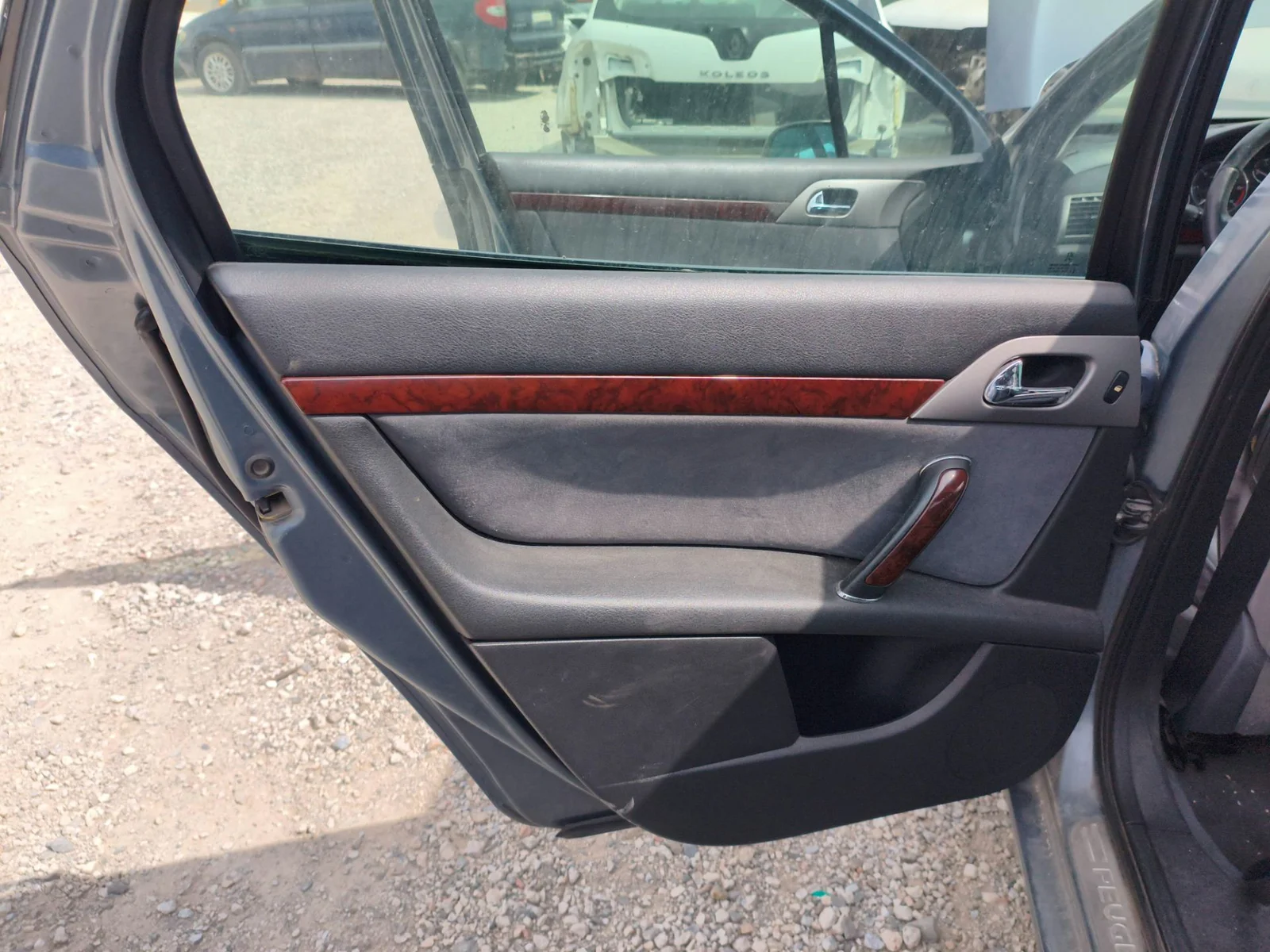 Foto de GUARNECIDO PUERTA TRASERA IZQUIERDA PEUGEOT 407 SW 2.0 16V HDi FAP CAT (RHR / DW10BTED4) (136 CV / 100 KW)
