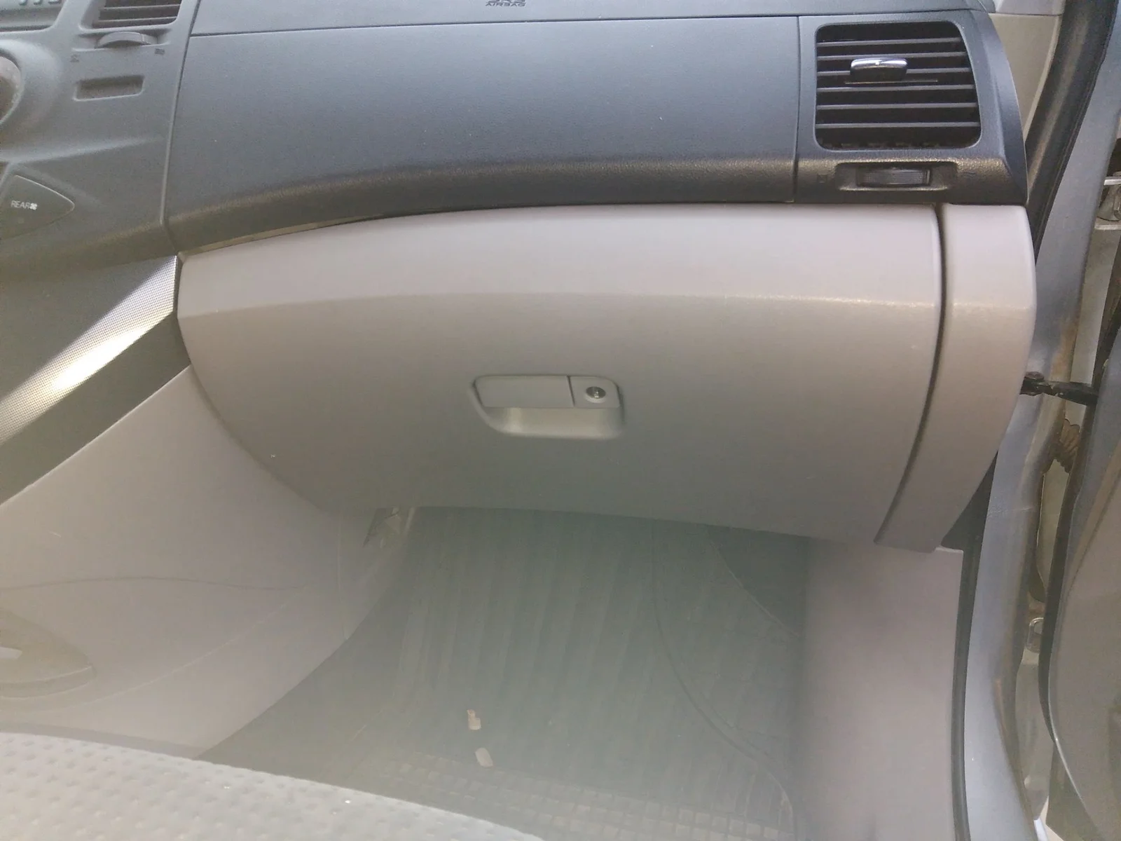 Foto de GUANTERA MITSUBISHI GRANDIS (NA0W) 2.0 DI-D CAT (136 CV / 100 KW)