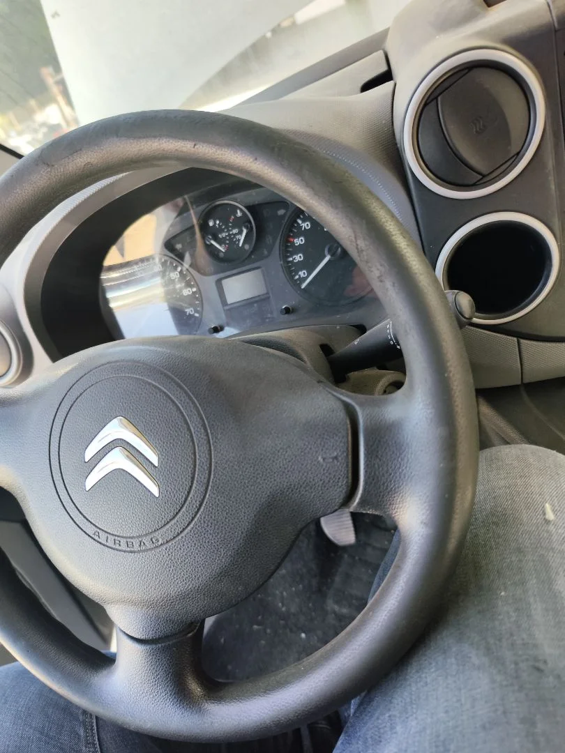 Foto de VOLANTE CITROEN BERLINGO FURGÓN 1.6 Blue-HDI FAP (99 CV / 73 KW)