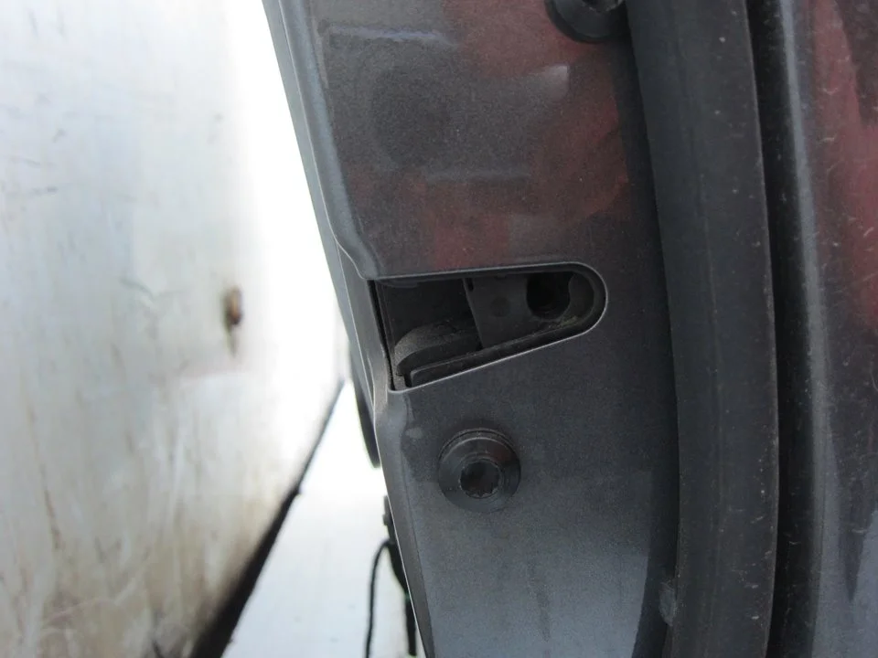 Foto de CERRADURA PUERTA DELANTERA DERECHA VOLKSWAGEN TOURAN (1T3) 1.6 TDI DPF (105 CV / 77 KW)