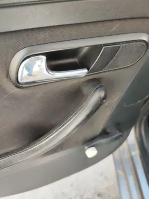 Foto de MANETA INTERIOR TRASERA IZQUIERDA SEAT IBIZA (6L1) 1.9 TDI (101 CV / 74 KW)