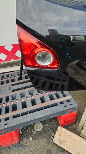 Foto de PILOTO TRASERO IZQUIERDO NISSAN QASHQAI (J10) 2.0 16V CAT (141 CV / 104 KW) referencia 89071063