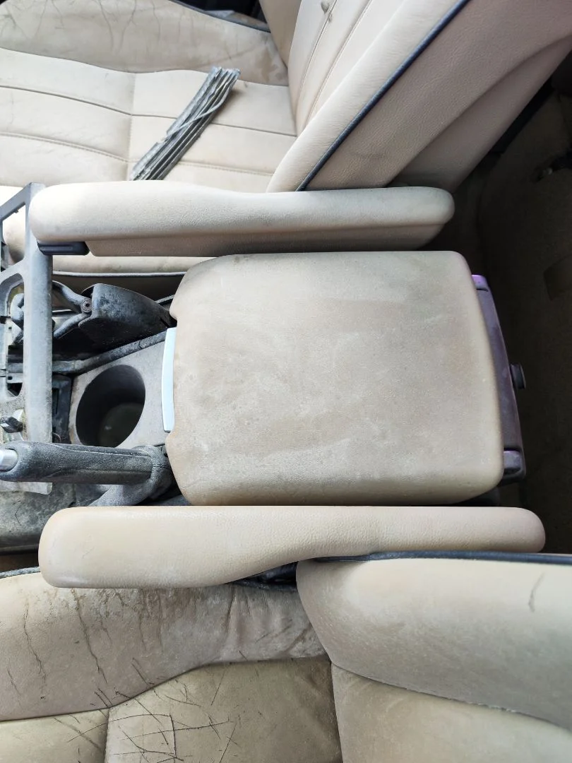 Foto de APOYABRAZOS CENTRAL LAND ROVER RANGE ROVER (LM) 4.4 V8 CAT (306 CV / 225 KW)