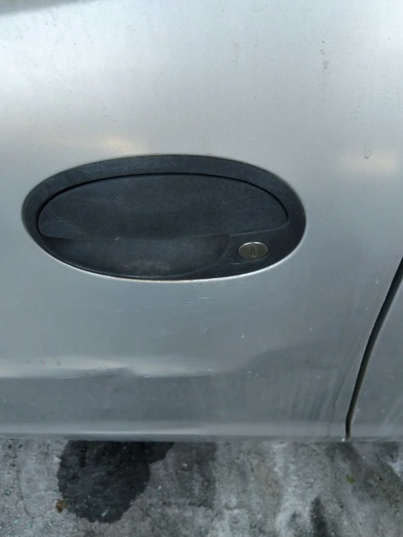 Foto de MANETA EXTERIOR DELANTERA IZQUIERDA OPEL CORSA C 1.2 16V CAT (Z 12 XE / LW4) (75 CV / 55 KW)