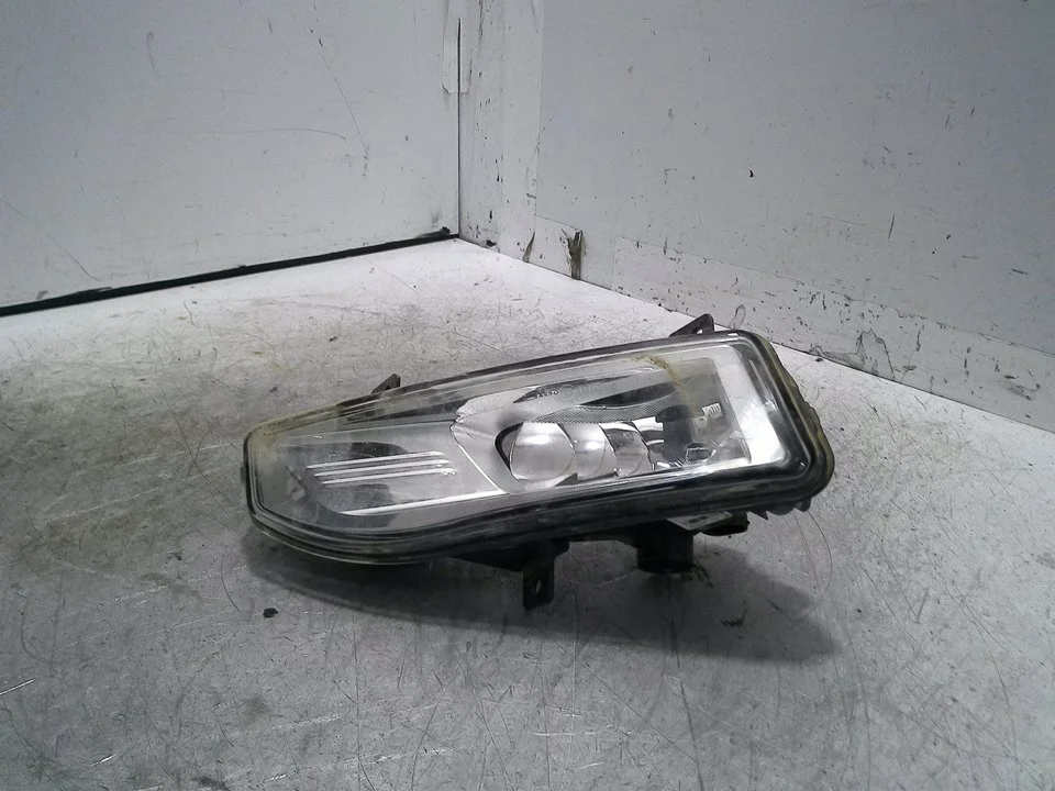 Foto de FARO ANTINIEBLA IZQUIERDO NISSAN MICRA (K14) 1.0 12V CAT (71 CV / 52 KW) referencia 90078634
