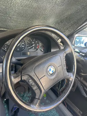 Foto de VOLANTE BMW SERIE 5 TOURING (E39) 2.0 24V (150 CV / 110 KW) foto 1