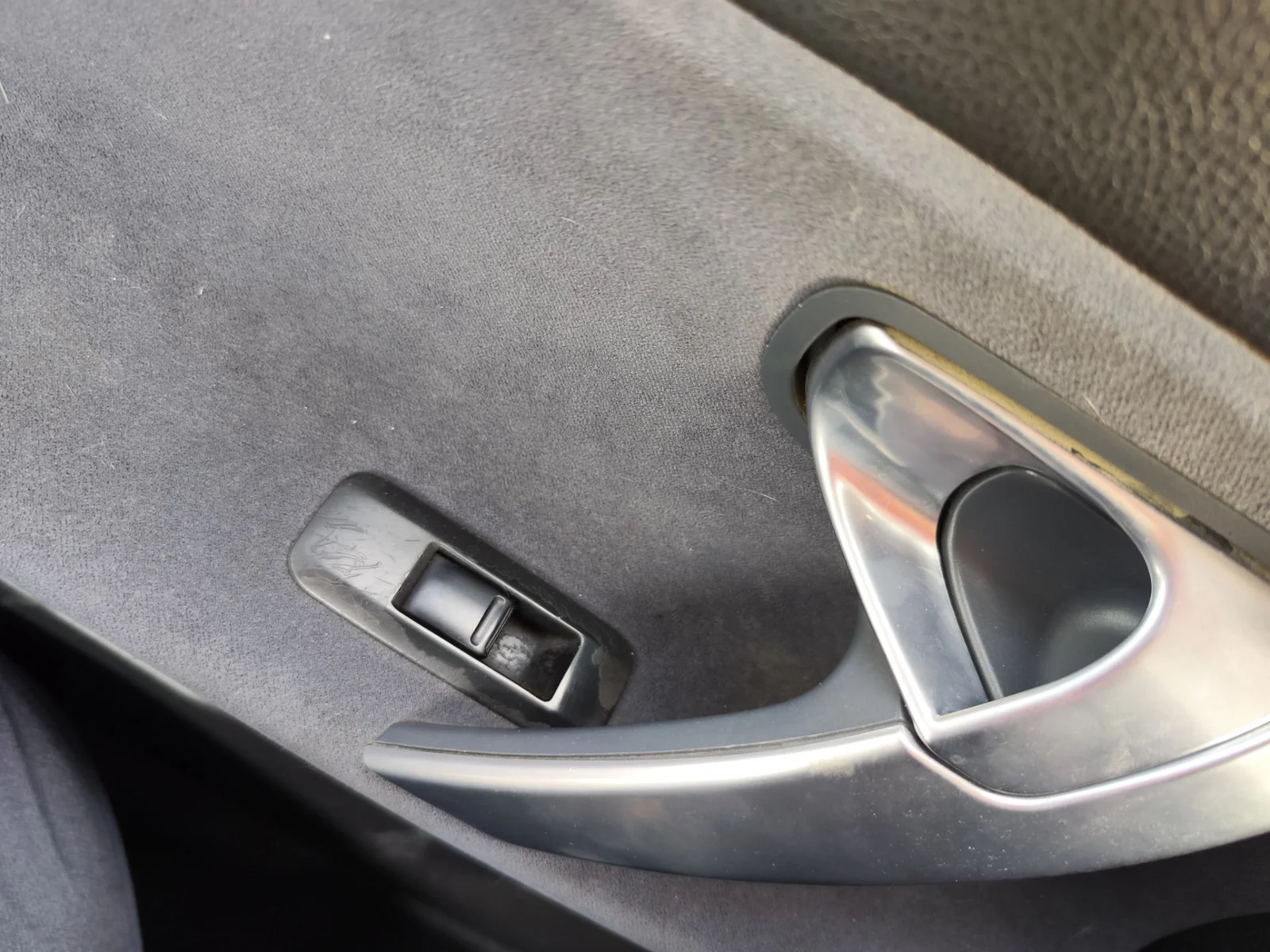 Foto de MANETA INTERIOR TRASERA IZQUIERDA NISSAN PRIMERA BERLINA (P12) 1.9 16V Turbodiesel CAT (120 CV / 88 KW) referencia 82671AV600
